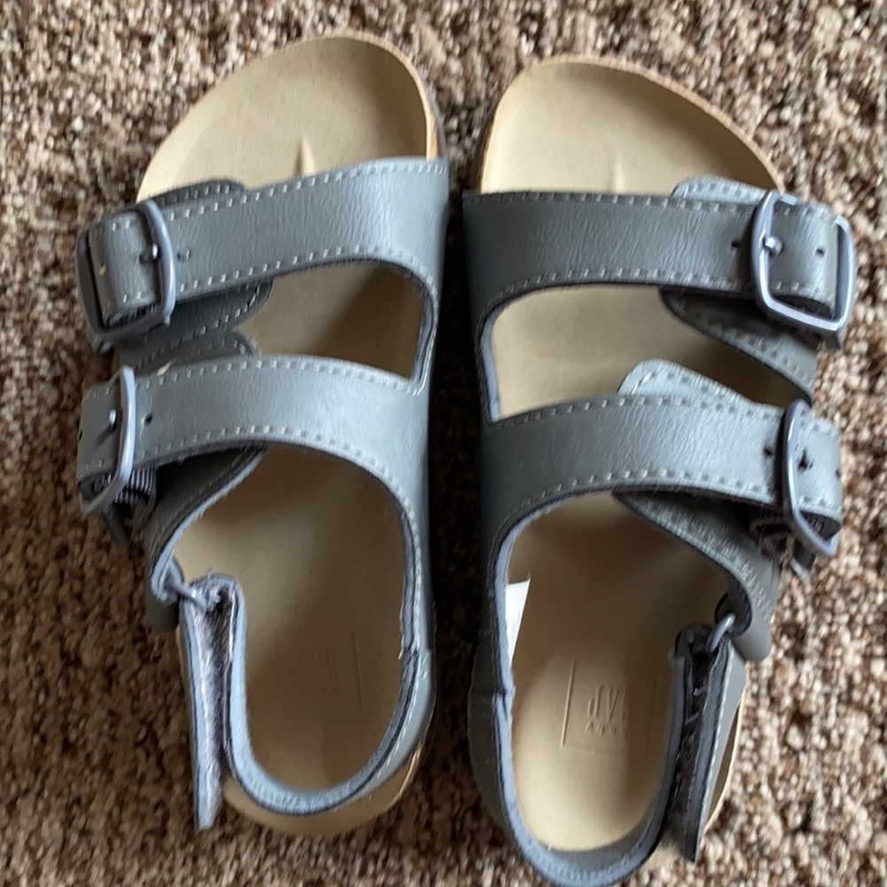 Super cute grey Birkenstock like toddler sandals.